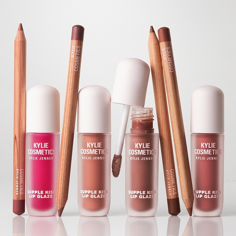 Kylie Cosmetics Glossy Lip Kit (lipstick/3ml + lip/pencil/1.14g