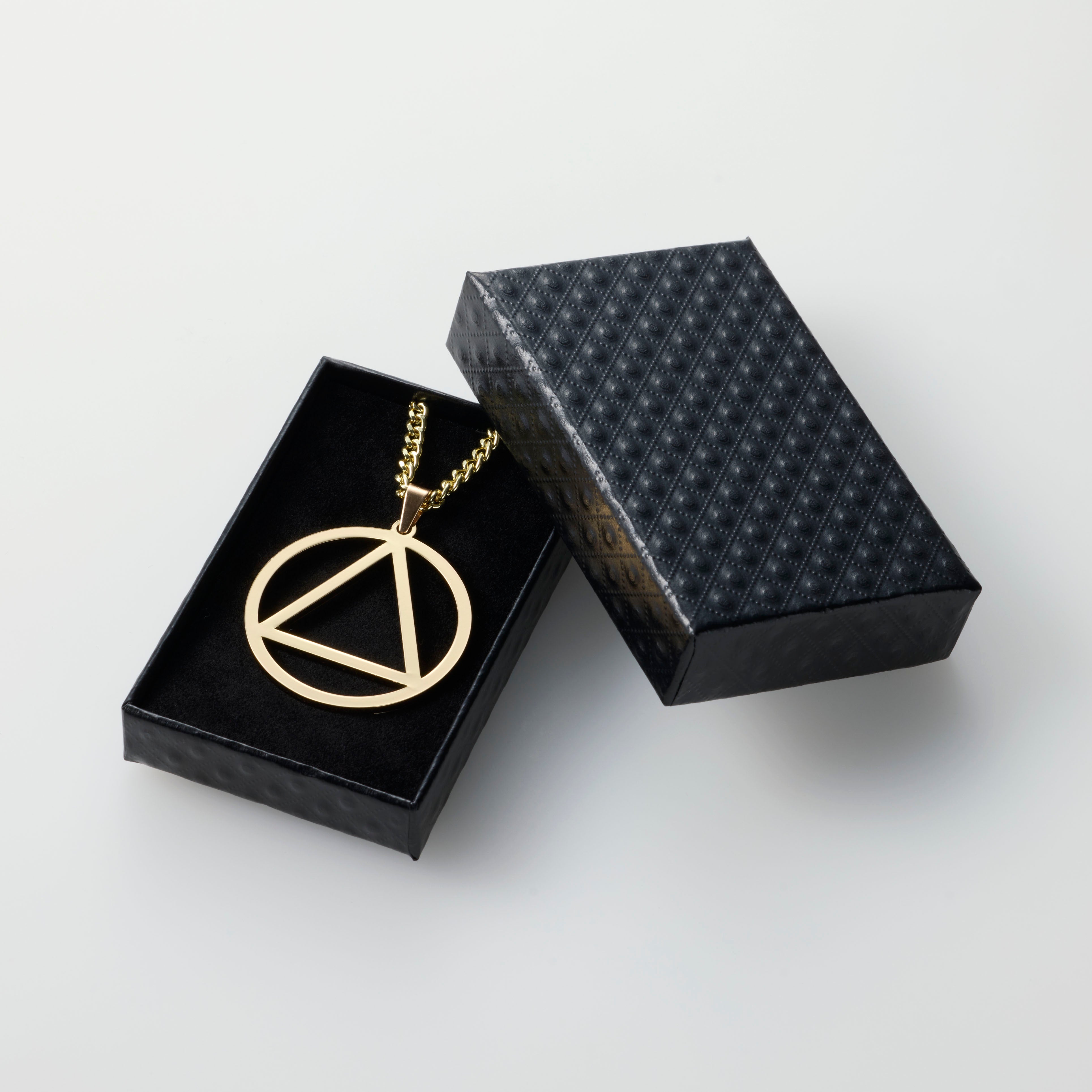 トライアングルネックレス