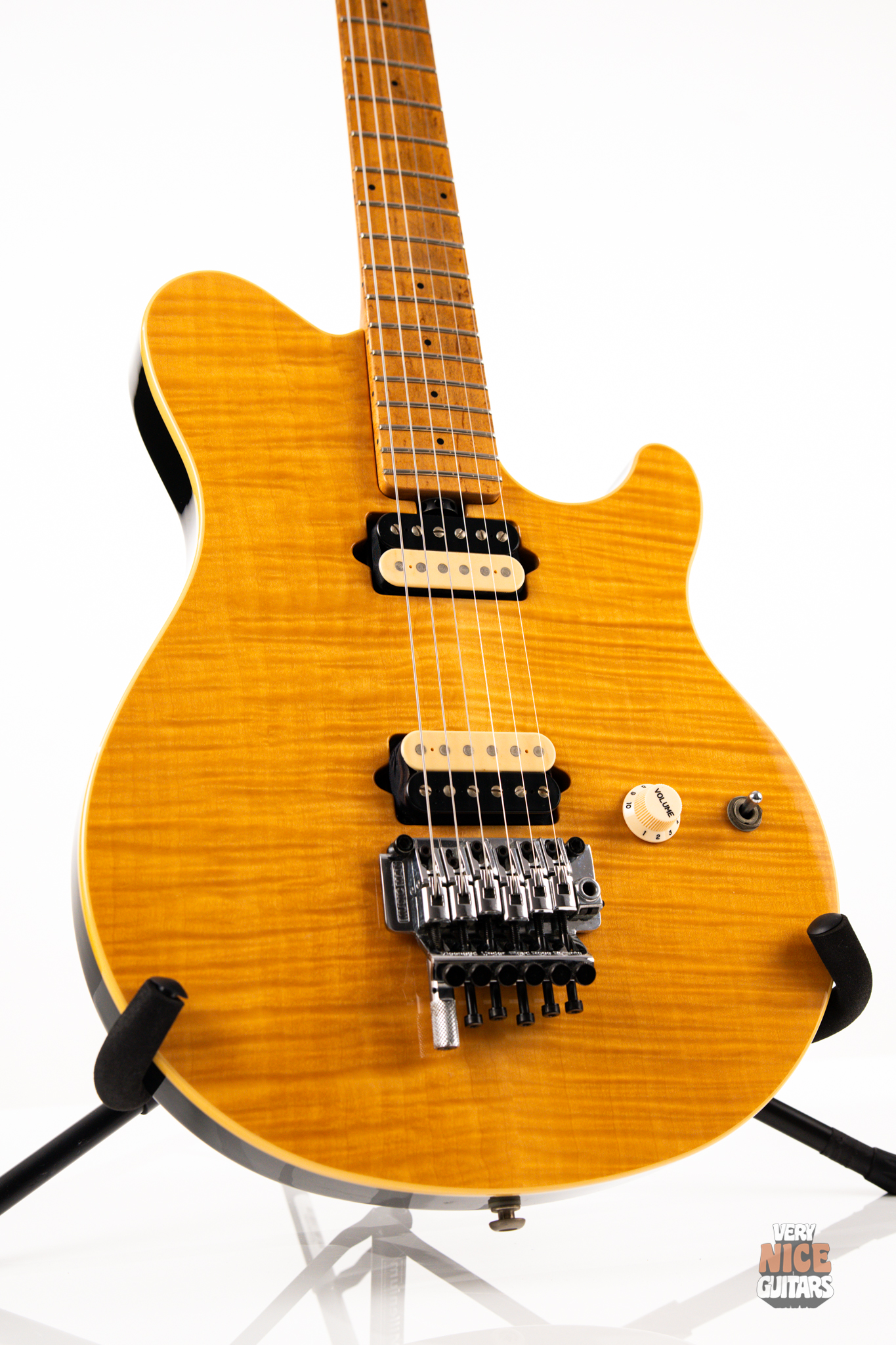 Music Man Axis Translucent Gold – Very Nice Guitars