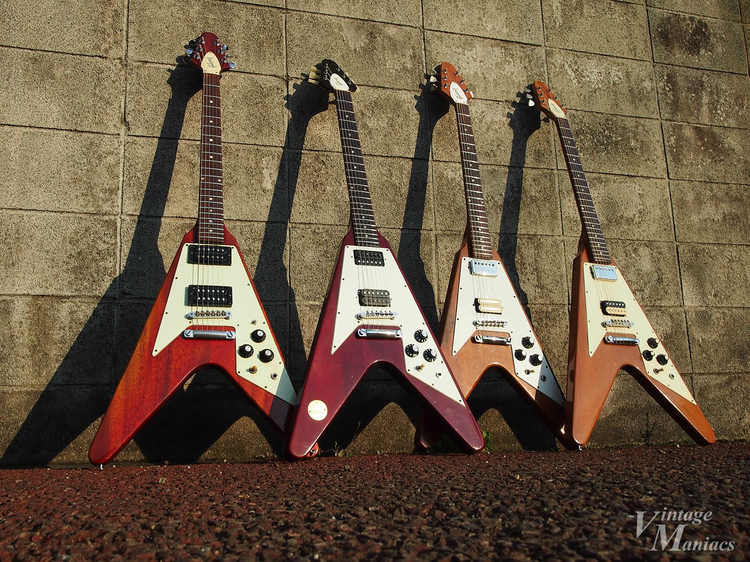 1974年のフライングVを改造してチェリー・メダリオンVを復刻 | Vintage