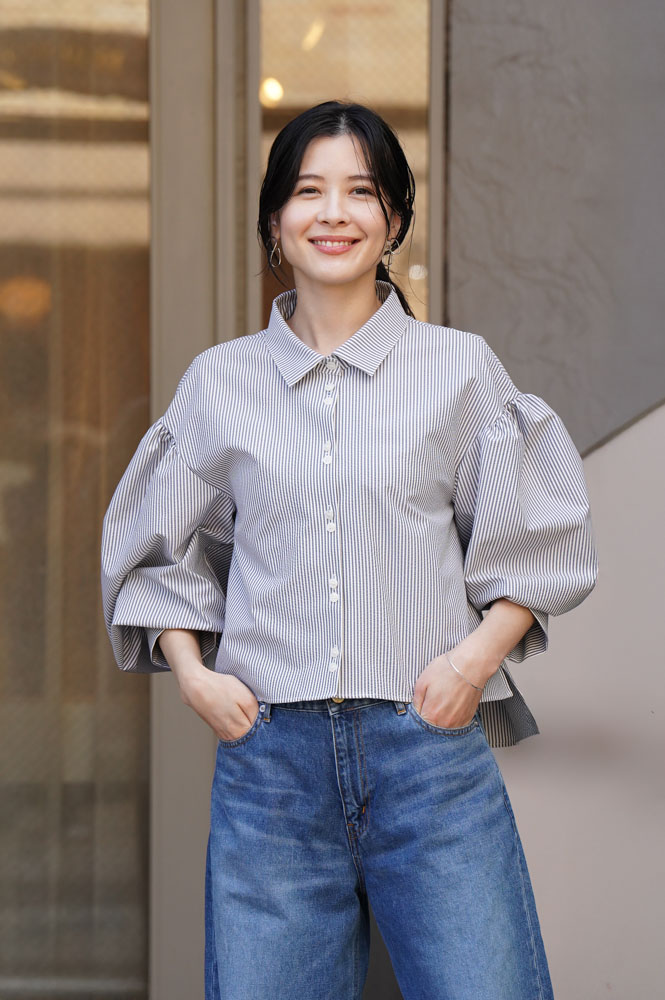 着るだけでサマになるシルエット、女性らしい軽やかさが魅力の