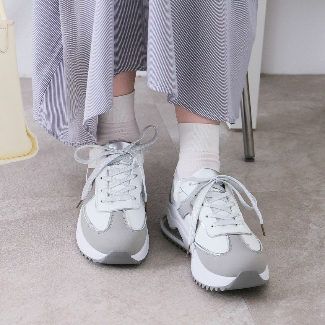 エアー底Tトゥデザインレースアップスニーカー ｜靴・レディース