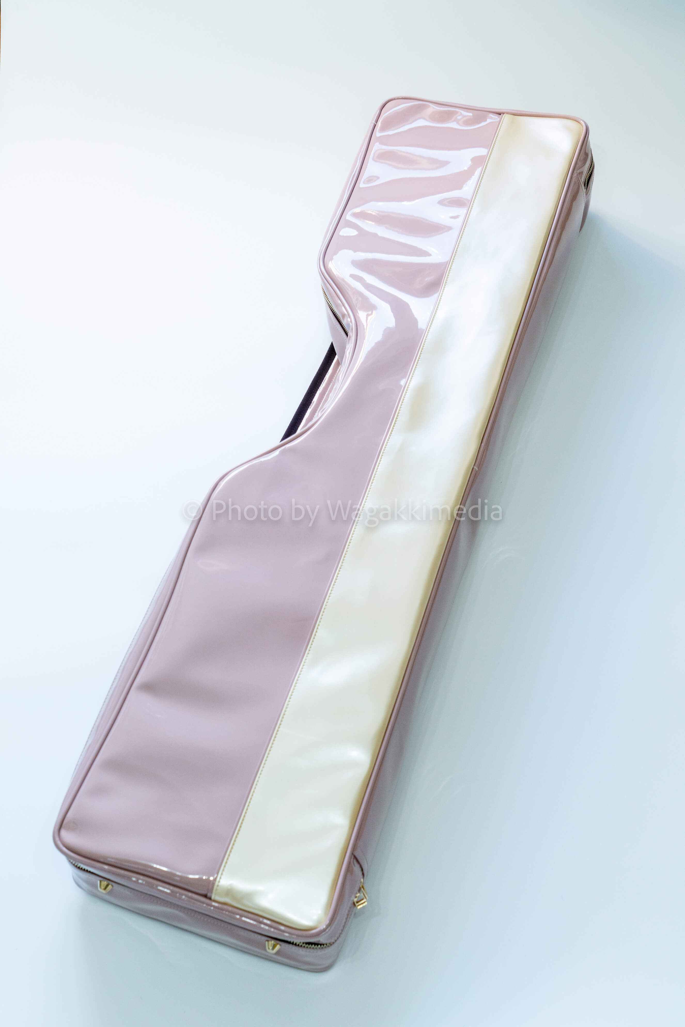 持ち運びたくなるオシャレな三味線セミハードケース「ANMUT(アンムート