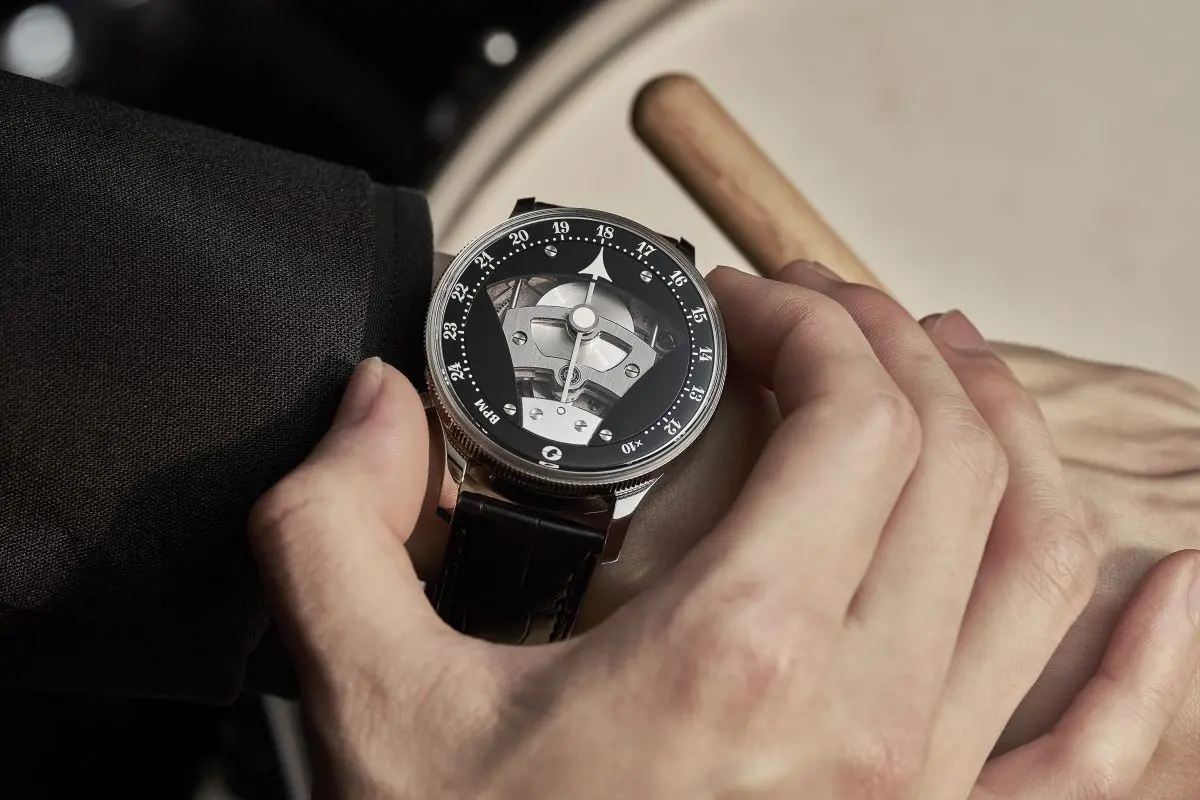 インタビュー】学生が東京時計精密のサポートのもと、世界初の機械式