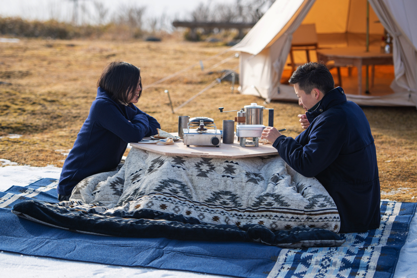 冬キャンプでもぬくぬく！ 人気ショップ「iLbif」の、コタツ専用