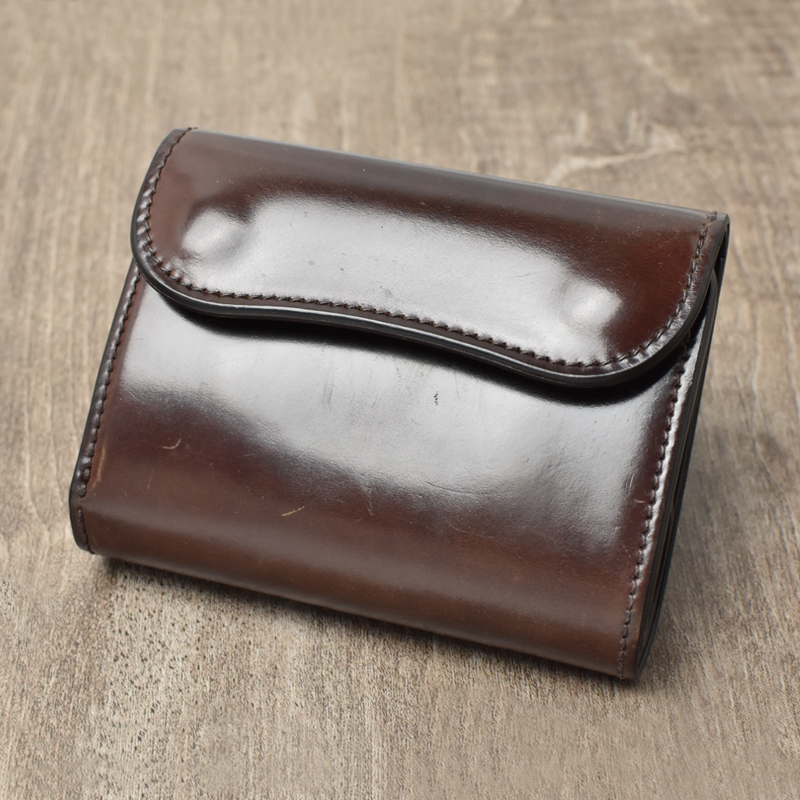 中型三つ折り財布《バーン》シェルコードバン｜WILDSWANS(ワイルド
