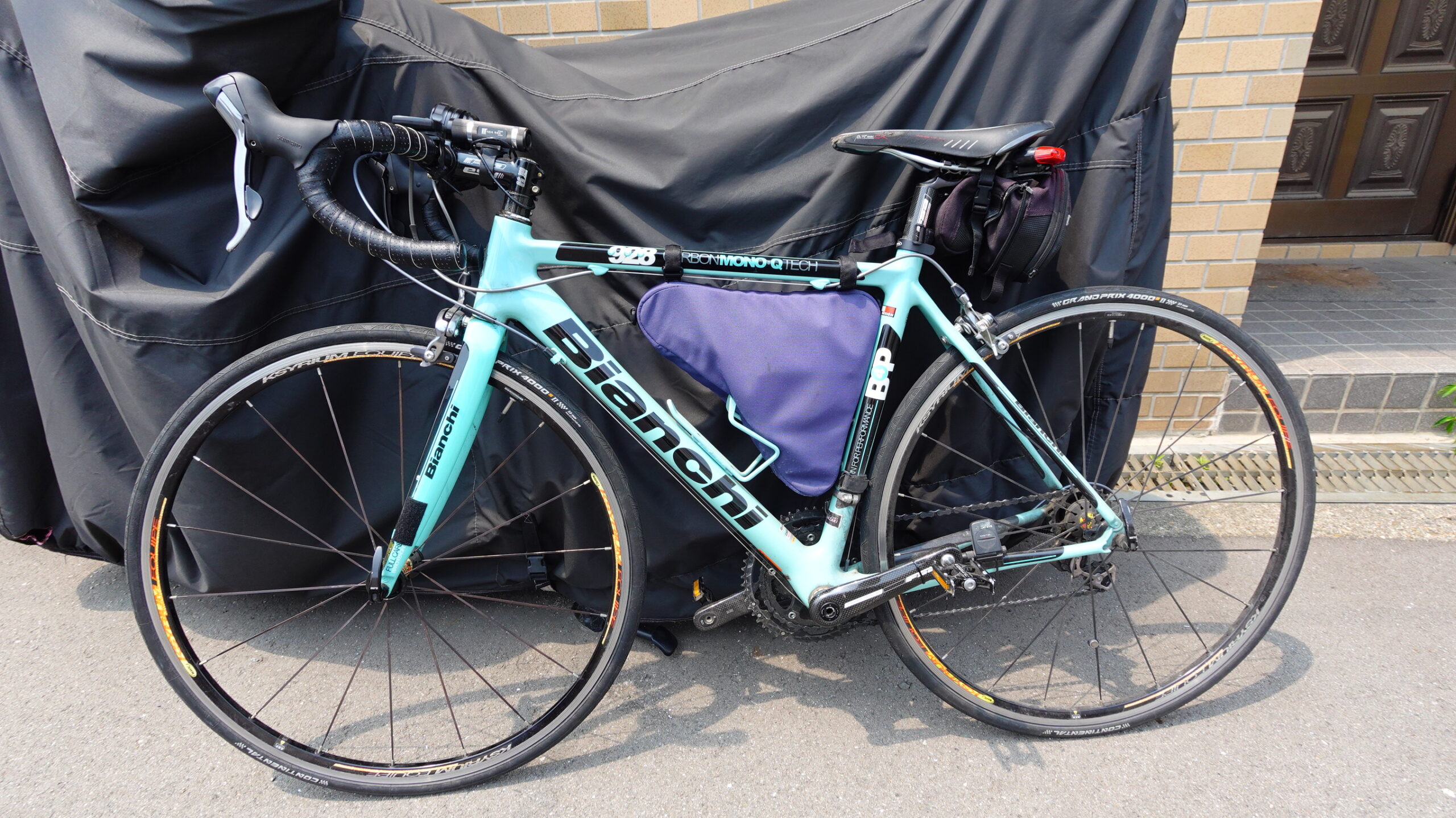 Bianchi 928 Carbon Road Bike】超軽量フルカーボン仕様｜CATEYE付き
