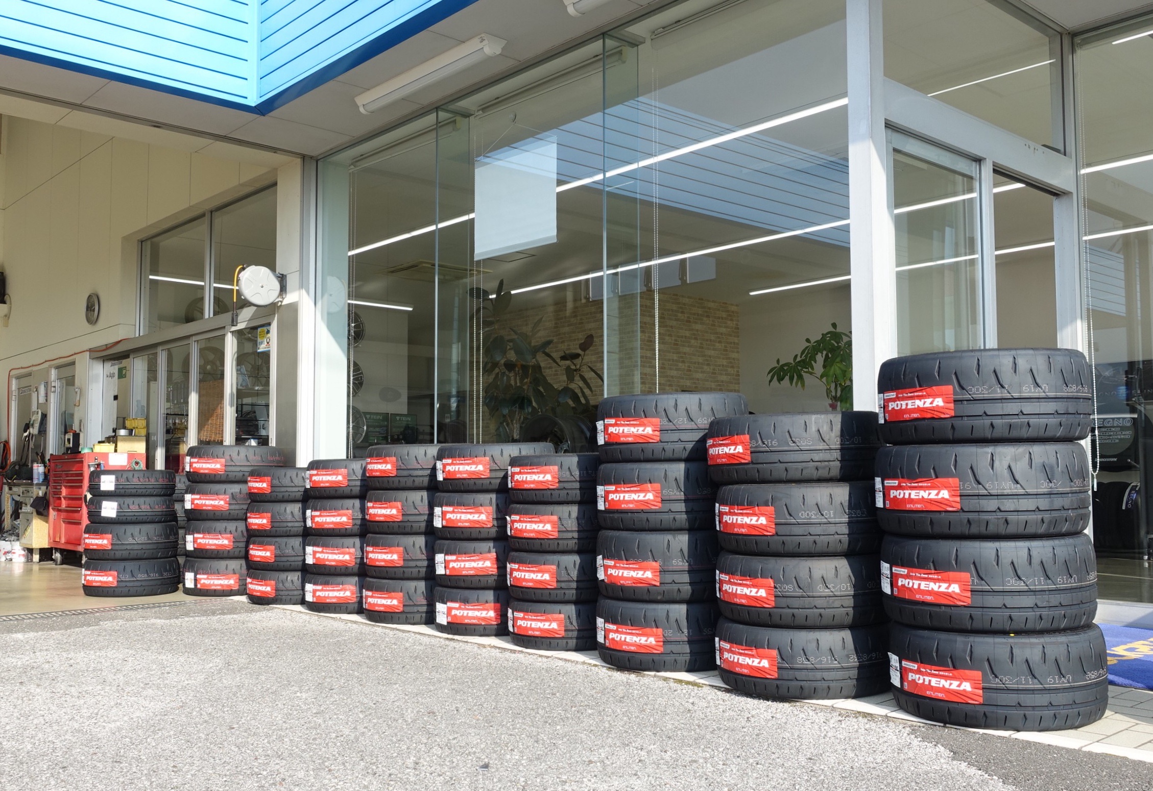 楽しすぎて思わず“ニンマリ”するタイヤが本日から発売開始！「POTENZA