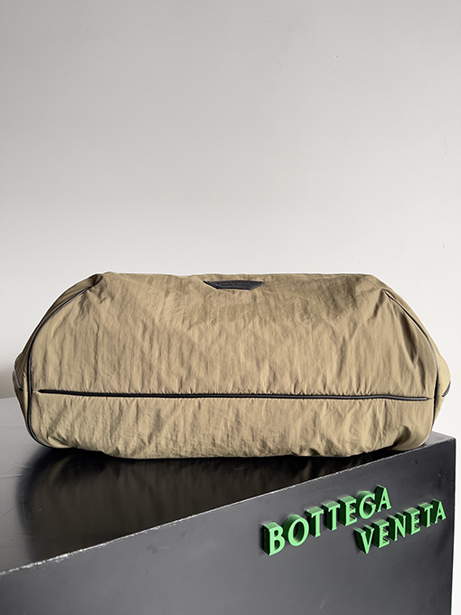 ボッテガヴェネタ メンズクロスロードバックルトートバッグ 55,800円