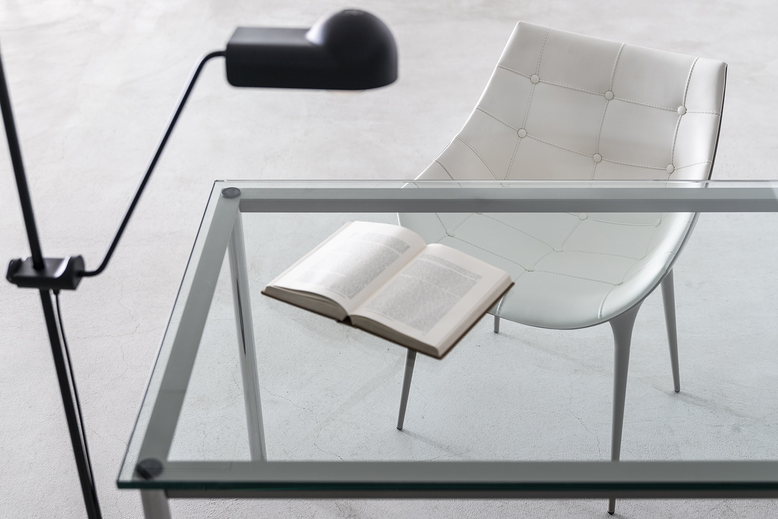 246 PASSION（パシオン アームチェア） Cassina | カッシーナ・イクスシー