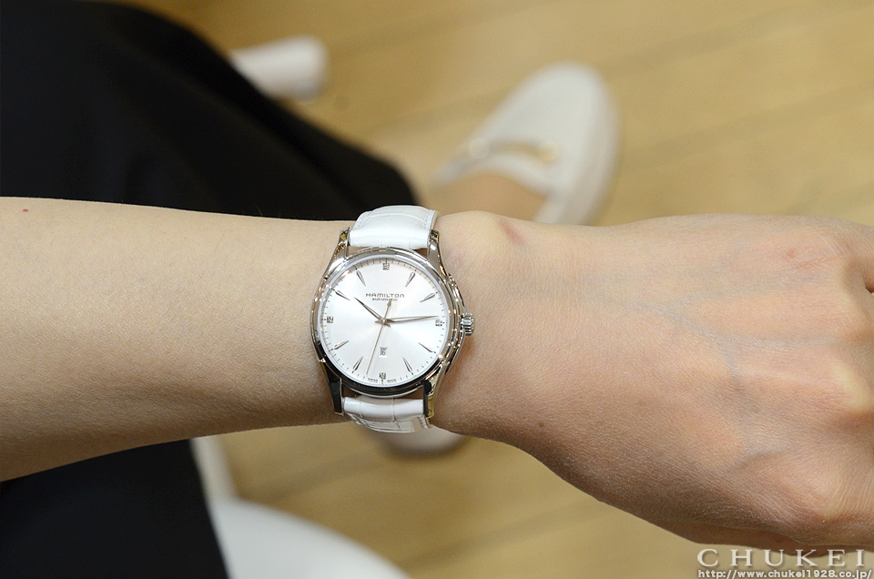 不動の人気カラー”ホワイト”のジャズマスタービューマチックレディ