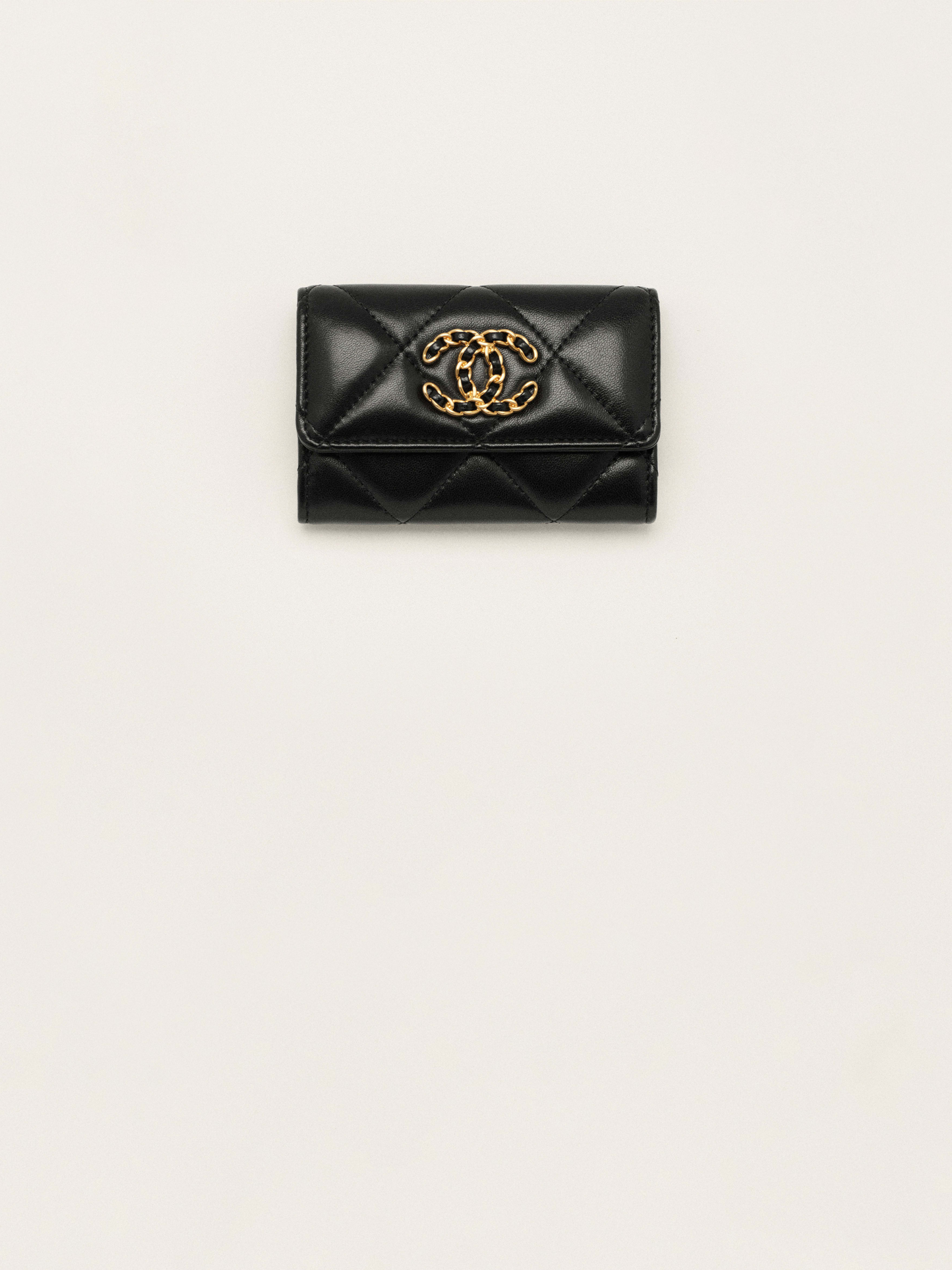 Chanel 19 フラップ カードケース - シャイニー ラムスキン、ブラック