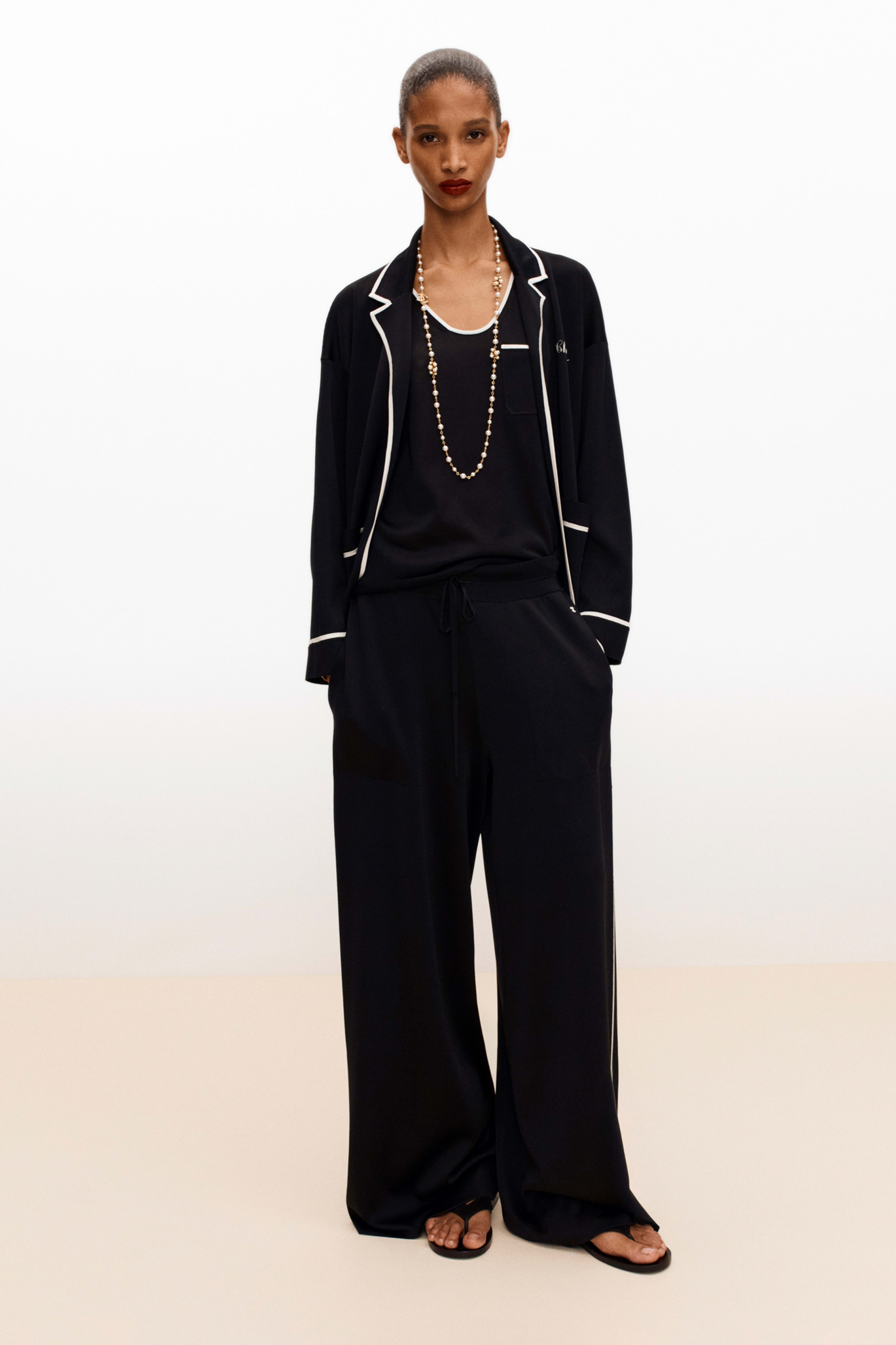 トップ - シルク、ブラック & ホワイト — ファッション | CHANEL シャネル