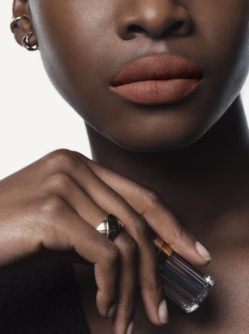 31-le-rouge-matte-lipstick-17-