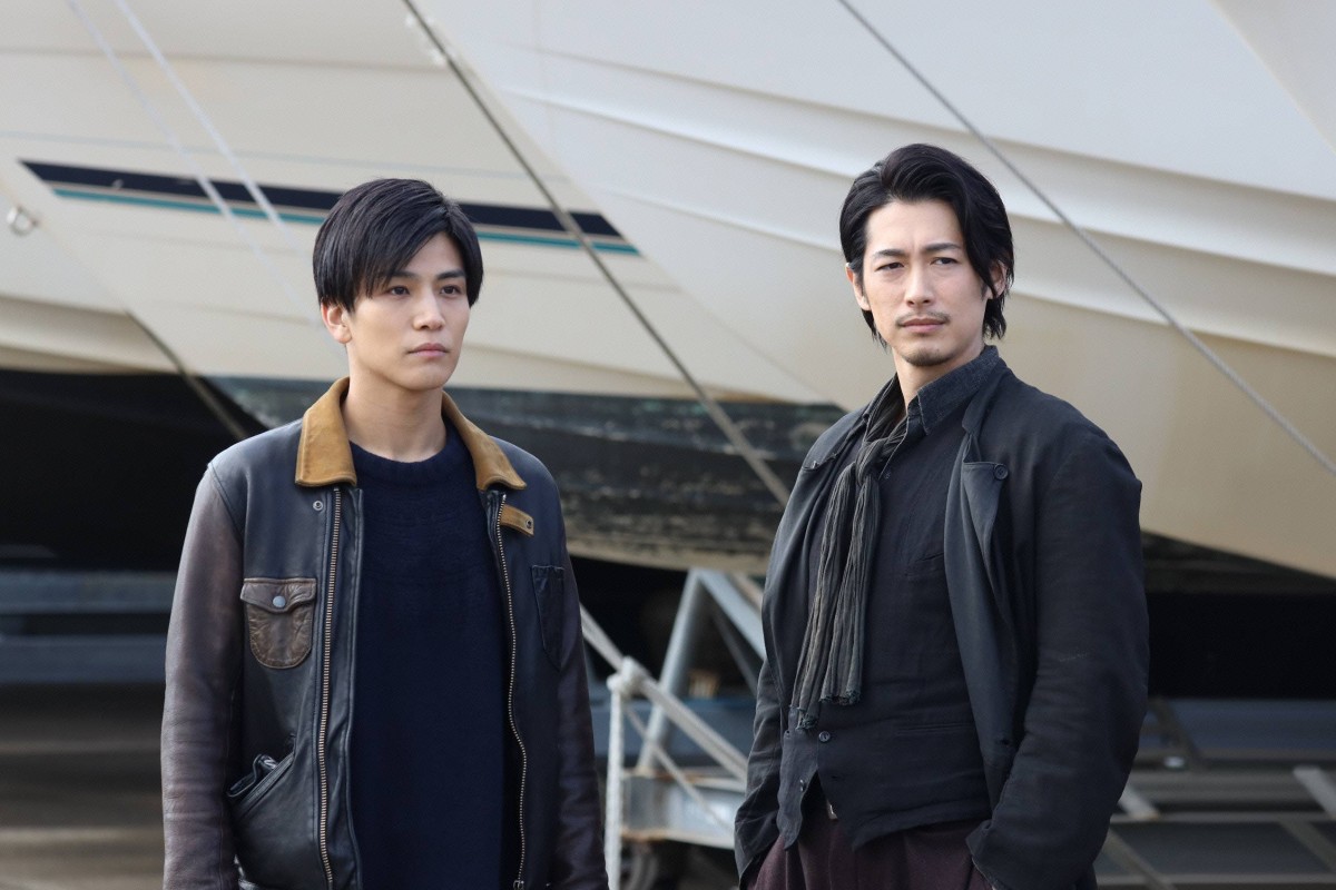 シャーロック』最終回 ディーン・フジオカ、岩田剛典をバックハグ