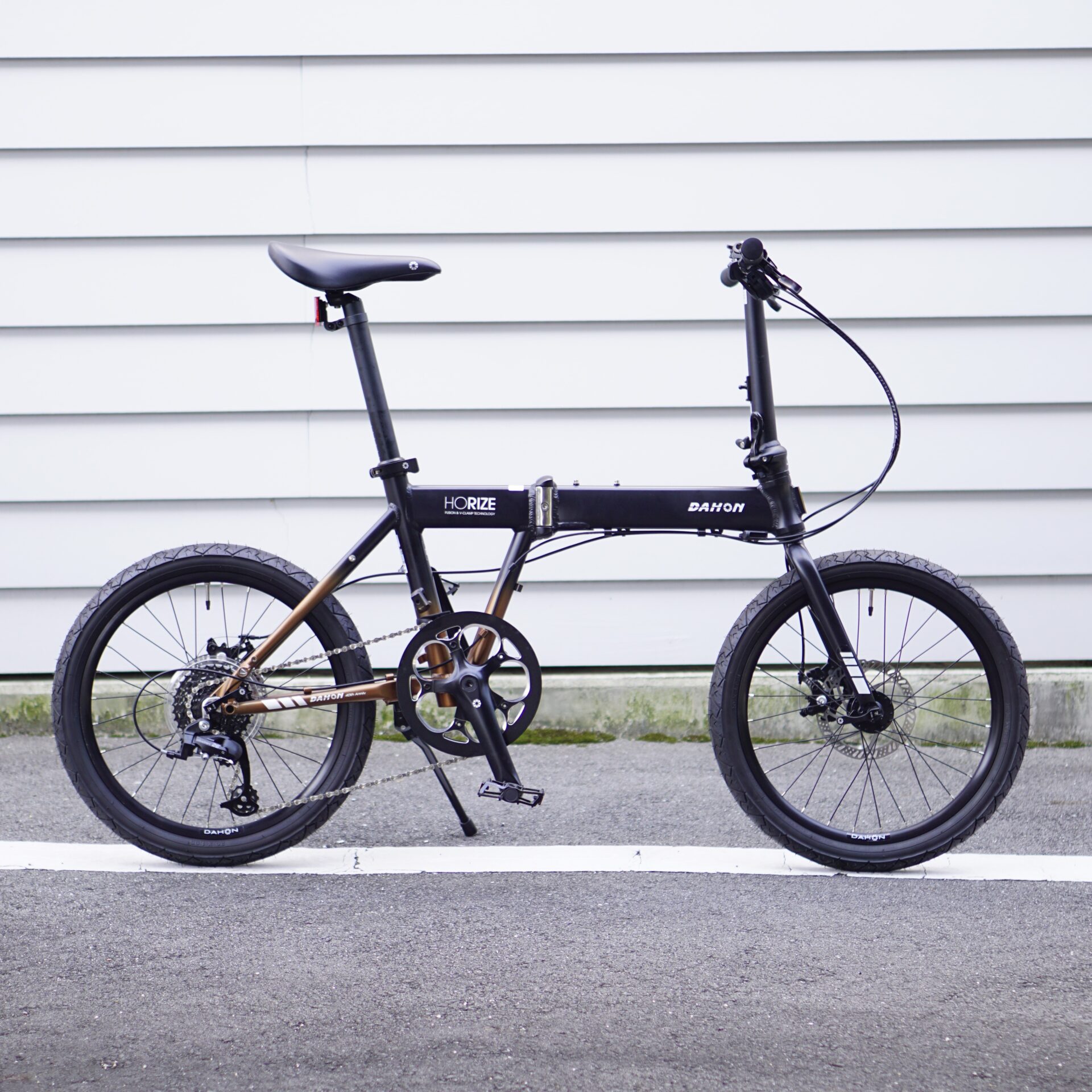 20×1.95”太いタイヤと無骨なホリゾンタルフレーム。街でも自然でも