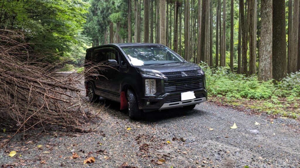 デリカD5にJAOSのマッドガード赤を装着 | Cyclepot