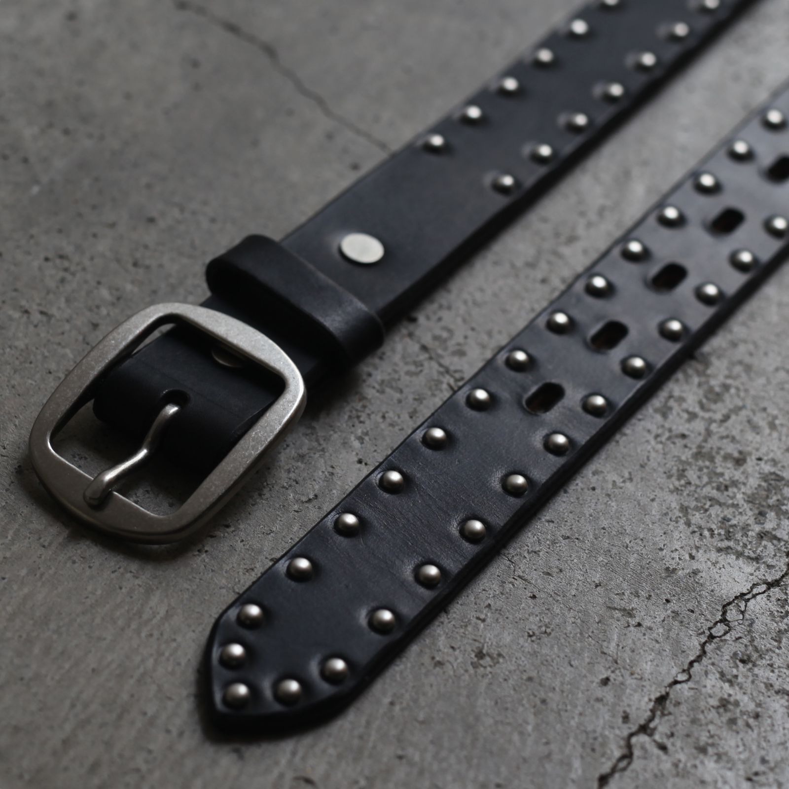 JOHNLAWRENCESULLIVAN - 【残り一点】Pin Buckle Studded Belt