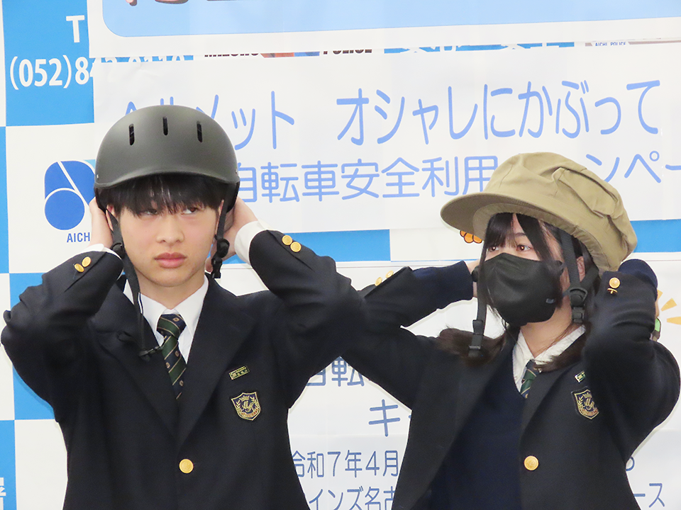 村上なずな一日警察署長と協力 自転車安全利用キャンペーン（生徒会