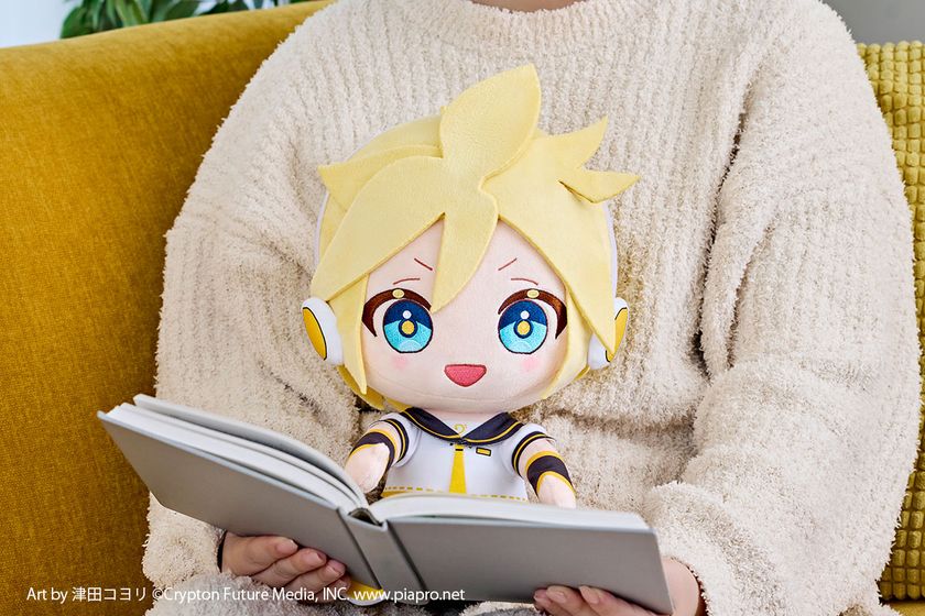 鏡音リン／レンのあったかくなるぬいぐるみが発売決定！ おひざにのせ