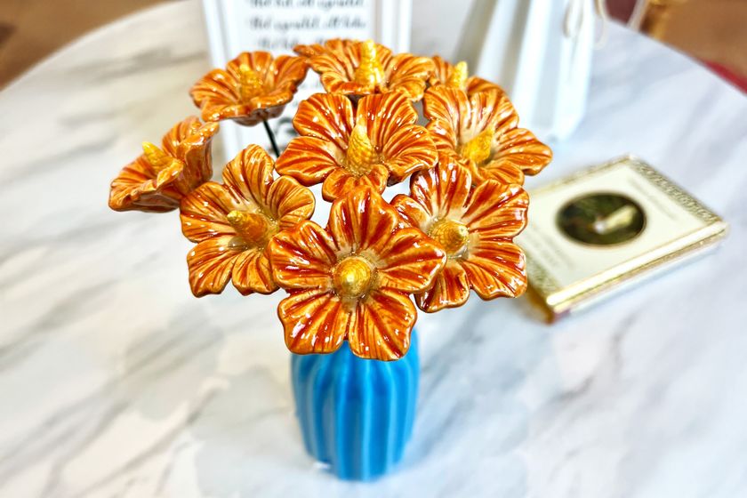 ハンガリー発] 枯れない美しさを贈ろう！ 陶器フラワー2025年新作