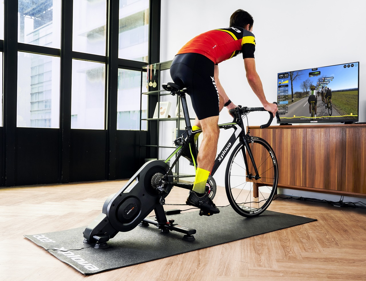 リアルな実走感！スマートトレーナー「NOZA V」 | 日本コンピュータ