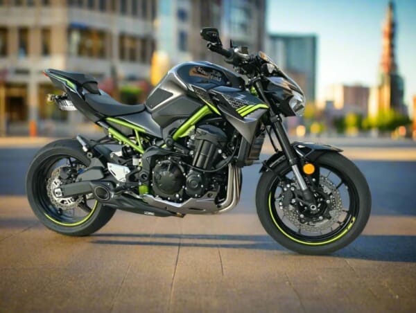 Z900 MOTOGPのようなレーシーなサイド出しマフラー！｜AxxL