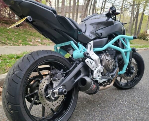 MT09 好きなポジションに設定できるアルミサブケージ｜AxxL