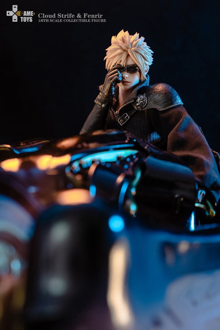 Premium Cloud Strife & Fenrir Figure Set | Bombusbee