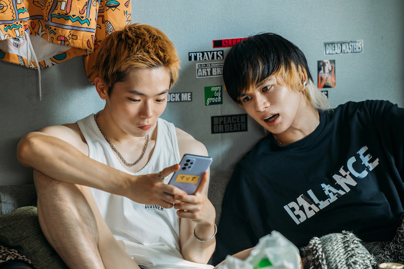 北村匠海が女性を装い、わずか数秒で男性を“釣り上げる” 「闇ビジネス