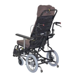 ティルト&リクライニング車いす 「モデラート」｜BASE