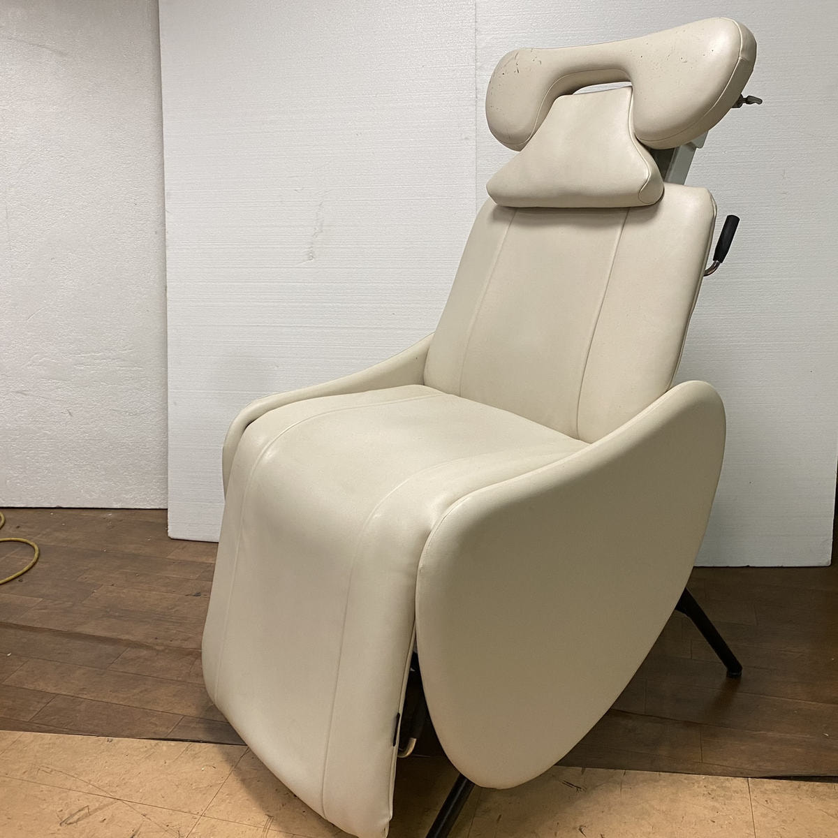 Eyelash chair リーチェの卸・通販 | ビューティガレージ