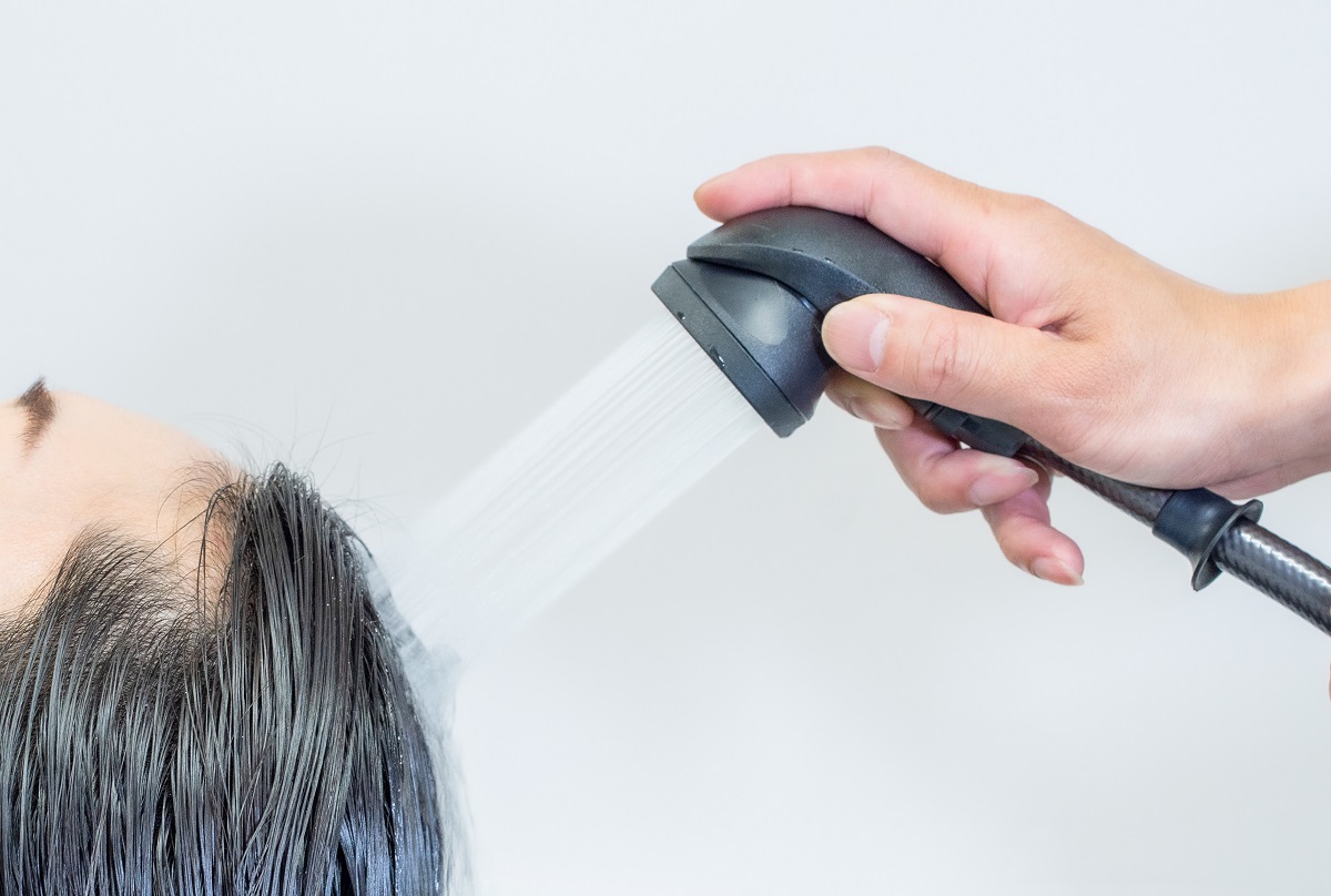 2種類の泡で素早く流す 髪と頭皮を守るシャワーヘッド「IO霧PRO