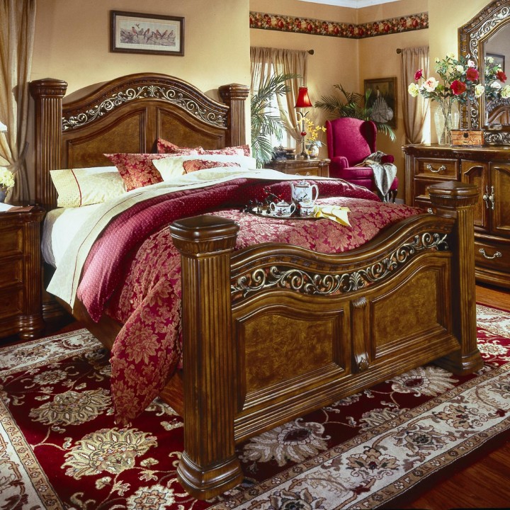 Wynwood Cordoba Queen Mansion Bed in Burnished Pine W1635-94Q