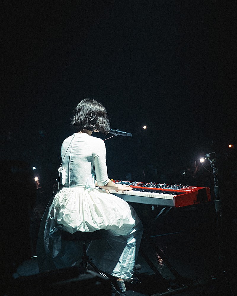 グレイシー・エイブラムス、即完した初来日公演の公式レポート到着