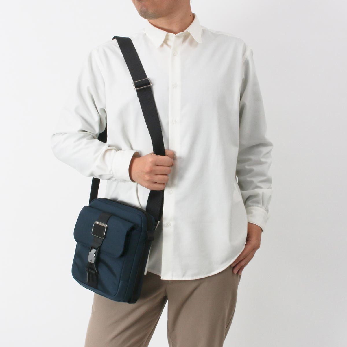 トゥミ ショルダーバッグ/クロスボディ バッグ メンズ アルファ