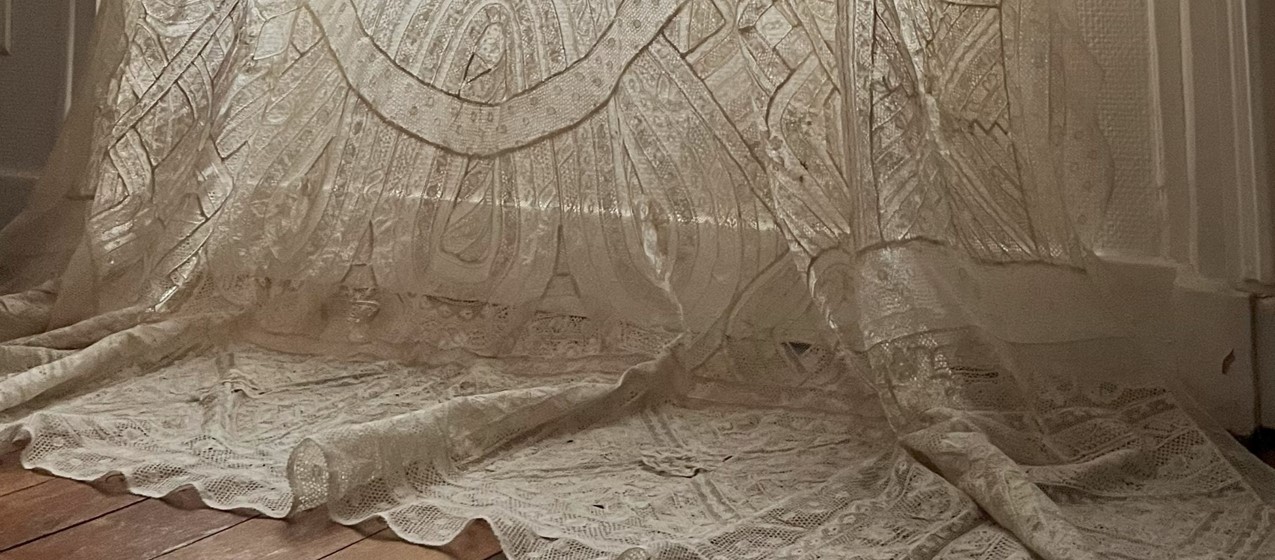 E-777 イギリスアンティークリネン小物入れ 手刺繍リネンウォールポケット