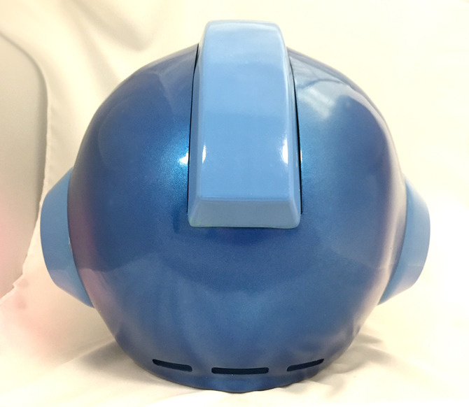 被れる『ロックマン』ヘルメットレプリカの新たな写真公開―細部の仕様