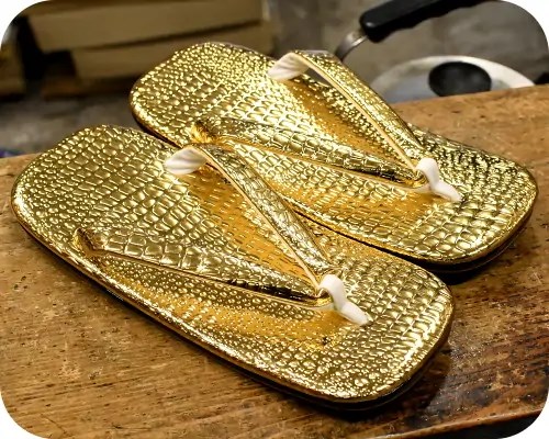 トカゲ革風軽装雪駄・金 2017年3月12日―今日の一足―丸屋履物店