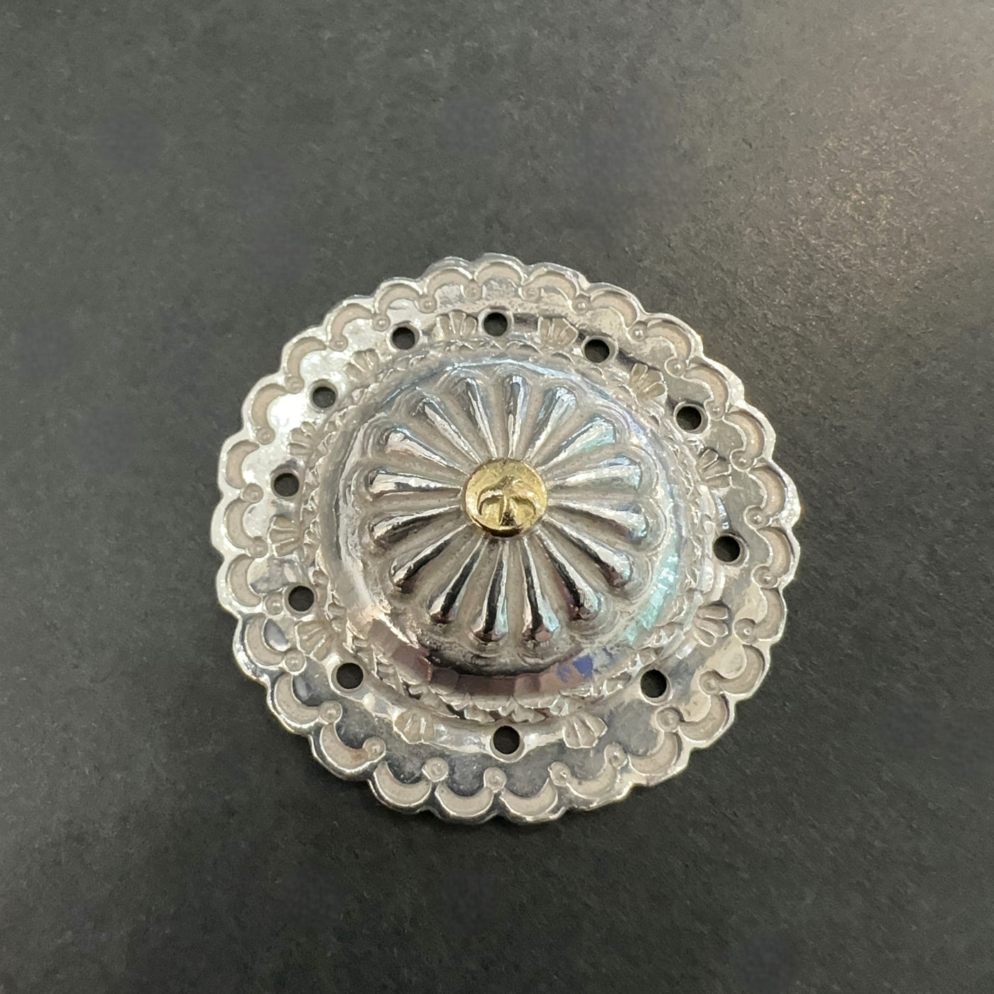 ゴローズ goro's [OLD]K18付フラワーコンチョ(大) – DELTAone