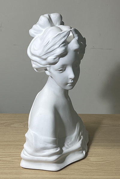 投稿デッサン無料添削 石膏像「月桂冠少女」のデッサン