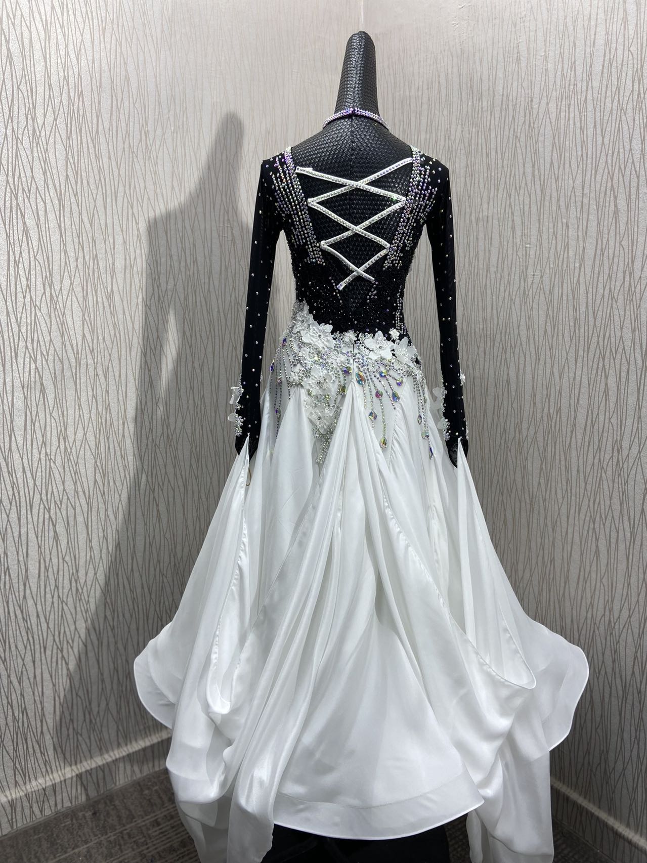 社交ダンスドレス・モダンドレス・オーダーメイド対応（競技・デモ用