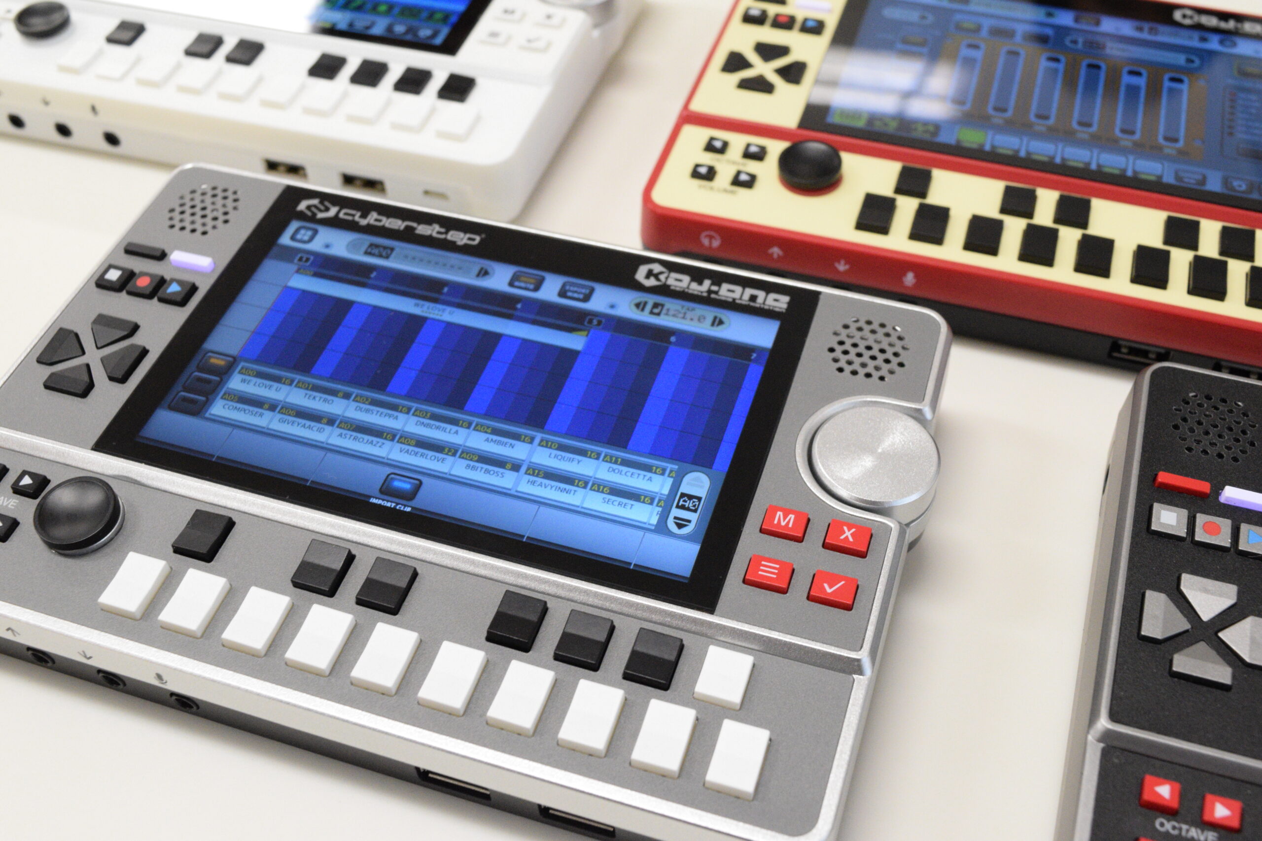 ゲーム機風小型DAW、KDJ-ONEがついに生産開始！Makuakeでは20~33%オフ