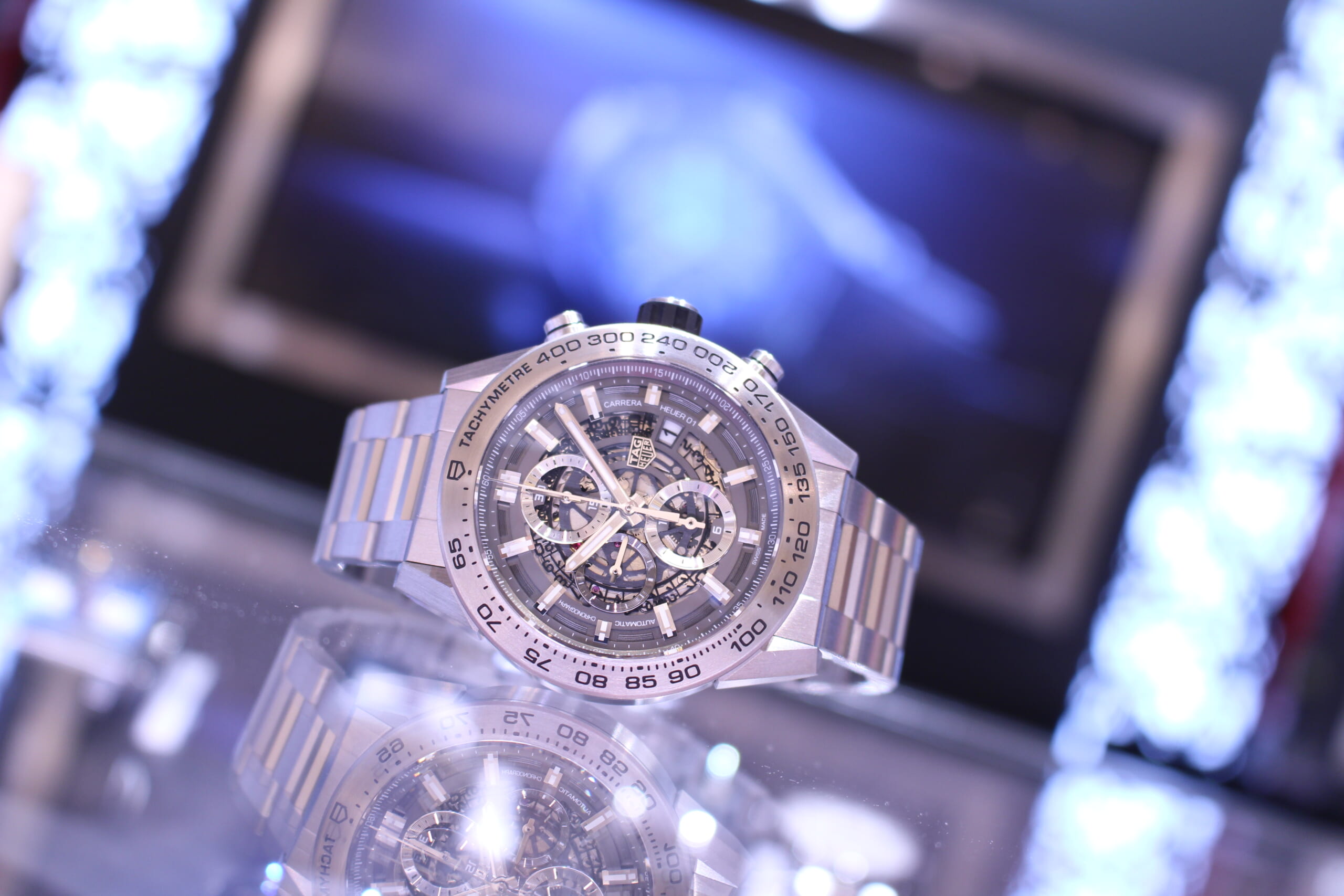 タグホイヤーカレラキャリバーホイヤー01グレーファントム入荷【生産