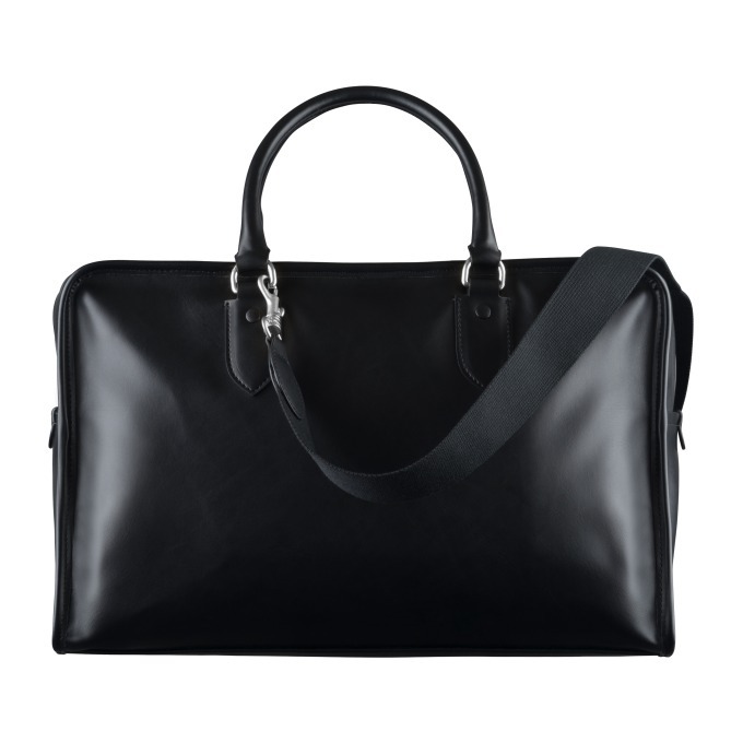 A.P.C. ボーリングバッグ」大胆ブランドロゴ入り新作ボストンバッグ