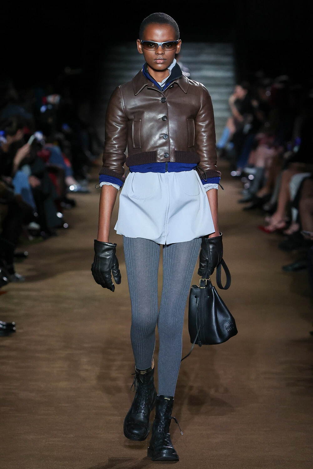 ミュウミュウ 2024-25年秋冬ウィメンズコレクション - 人生と共に変化