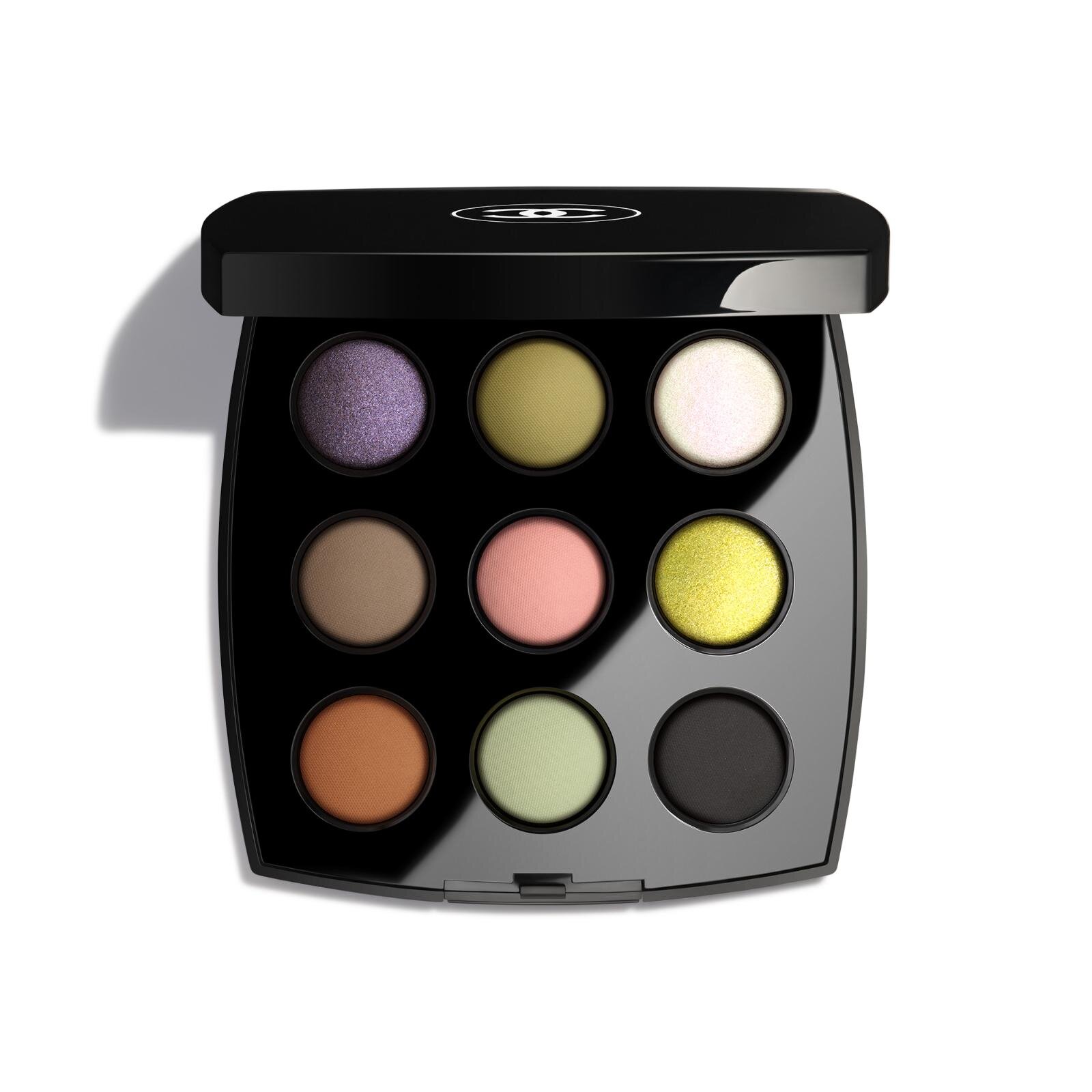 シャネル2025年クリスマスコスメ、9色アイシャドウ「レ ヌフ オンブル