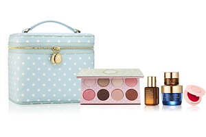 エスティ ローダー×ラデュレ25年夏コスメキット、“水玉バニティバッグ