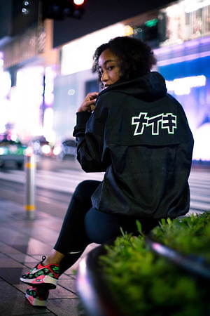 ナイキ“カタカナ”のロゴを散りばめたスニーカー「エア フォース 1