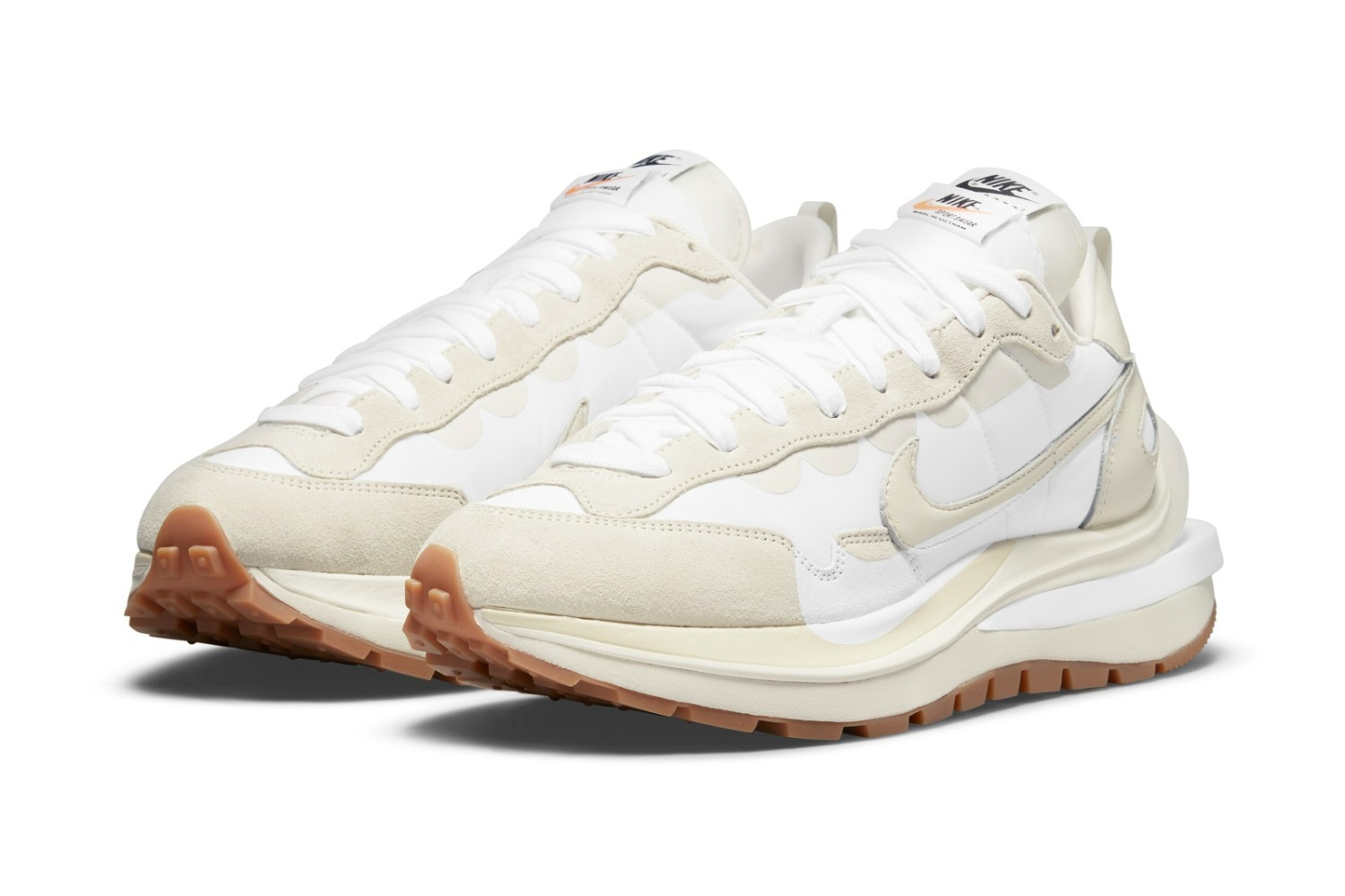 ナイキ×sacaiコラボスニーカー、“2重になった”立体的なスウッシュ